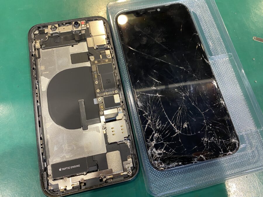 iPhone11(アイフォン)の画面がバキバキでもまずは修理を！ - 即日修理のスマホ修理工房ペリエ千葉店へ！