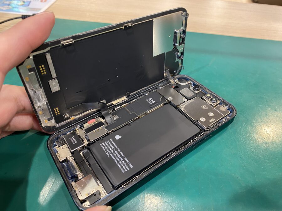 iPhone 13 mini(アイフォン)をお風呂で使ってたんですが… - 即日修理のスマホ修理工房ペリエ千葉店へ！