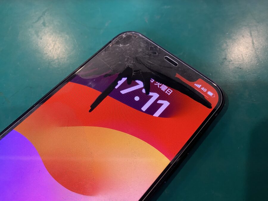 iPhone 12(アイフォン)の液晶部分を破損してしまい… - 即日修理のスマホ修理工房ペリエ千葉店へ！