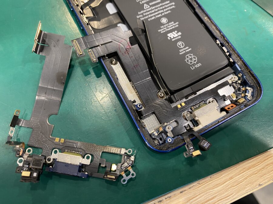 iPhone 12 mini(アイフォン)で充電ができなくなりました！ - 即日修理のスマホ修理工房ペリエ千葉店へ！