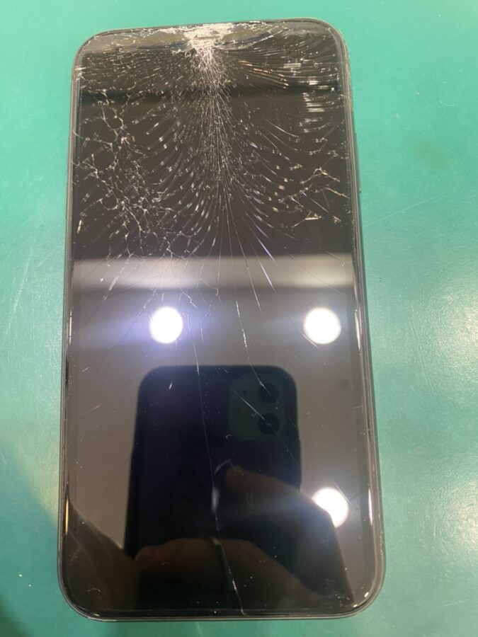 【画面交換修理】茅ヶ崎市からお越しのお客様より、iPhone11(アイフォン11)をお持ち込みいただきました！