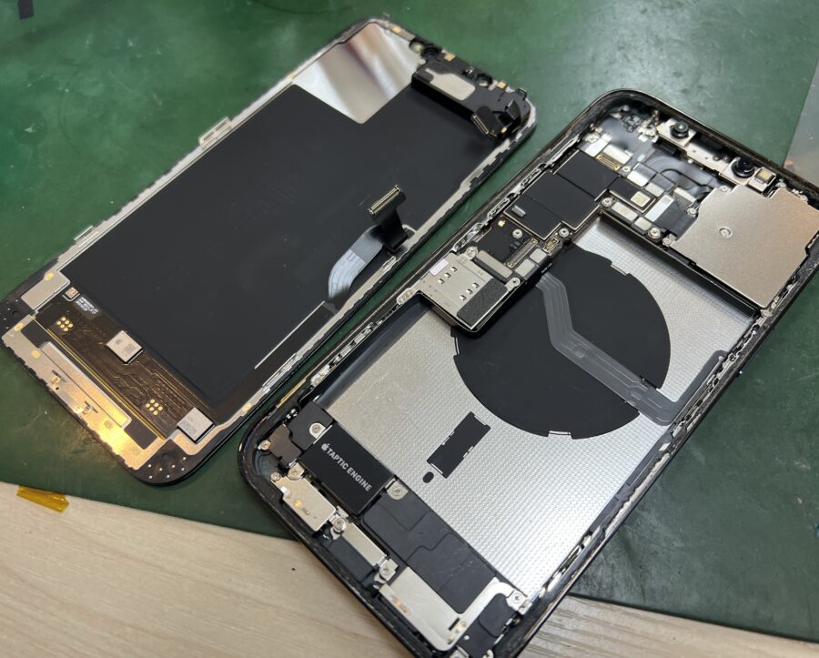 iPhone12ProMaxのバッテリー交換のご依頼をいただきました！