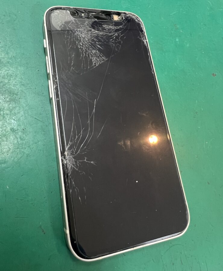 iPhone12miniの液晶画面、バッテリー交換修理のご依頼でした！