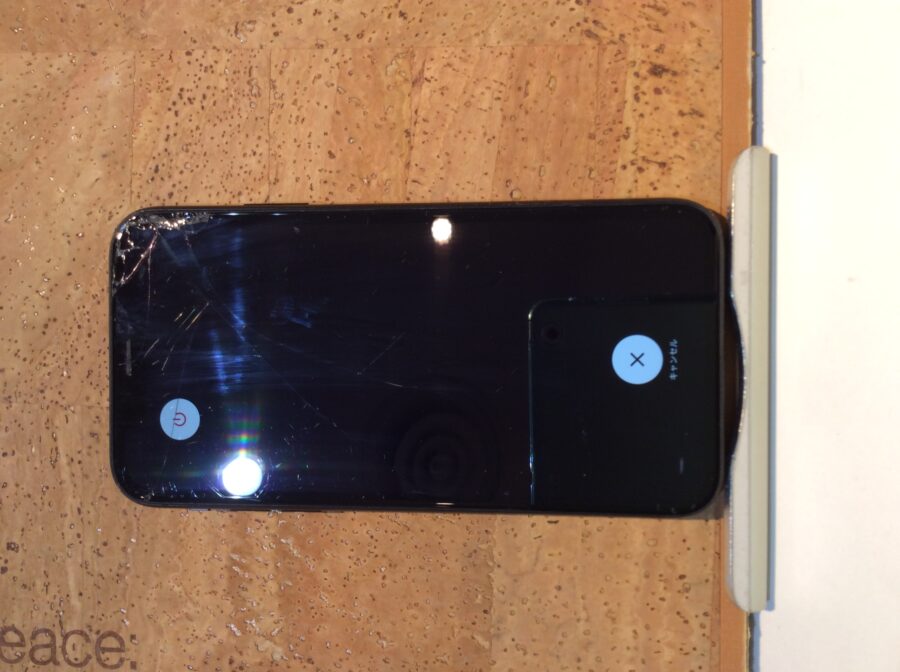iPhoneXR(アイフォンXR)端末を落としてしまい画面が割れてしまった…( ;∀;)そんな時は広島市内最安値で修理が可能