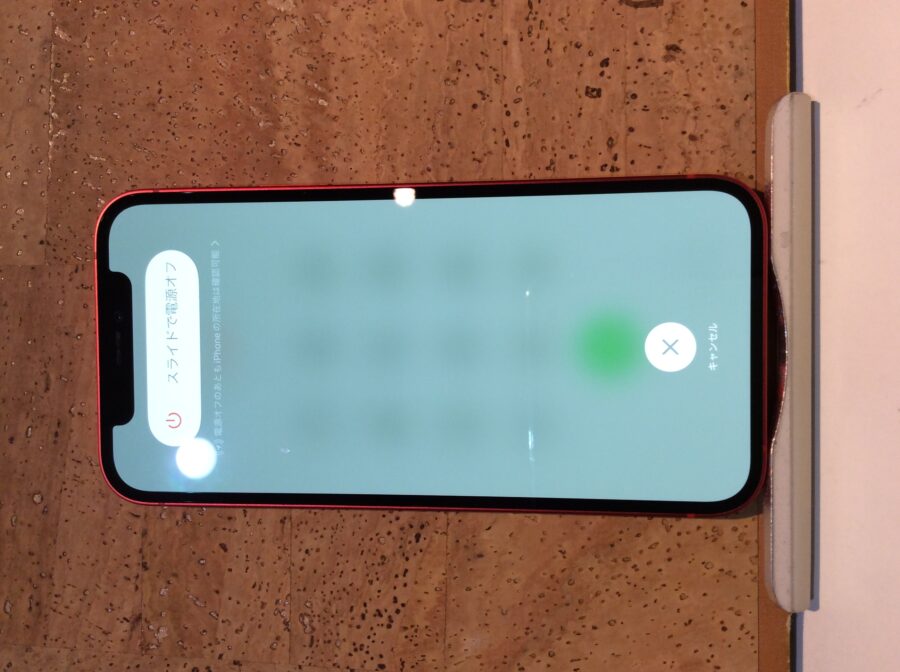 iPhone12(アイフォン12)画面のガラスは割れていないが表示だけが壊れてしまった…( ;∀;)