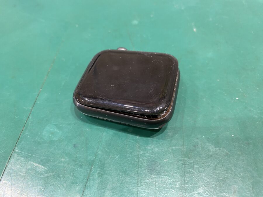 江東区西大島、亀戸近くのスマホ修理店！Apple Watch(アップルウォッチ)画面が剥がれてしまった、画面が浮いてしまったなど