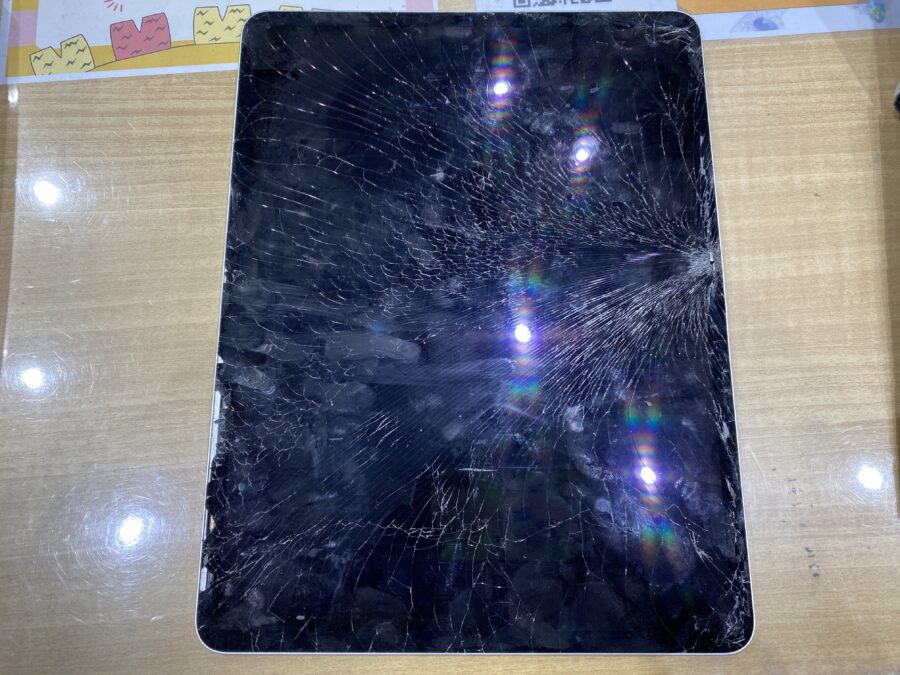江東区西大島、亀戸近くのスマホ修理店！iPadPro12.9第3世代(アイパッド)画面が割れてフレームも歪んでしまった。