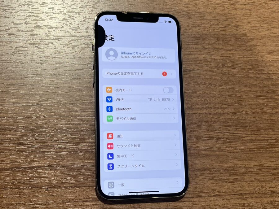 液晶画面が一部だけ黒くなっている…！？iPhone12Pro（アイフォン）の液晶破損修理なら、スマホ修理工房渋谷店へ
