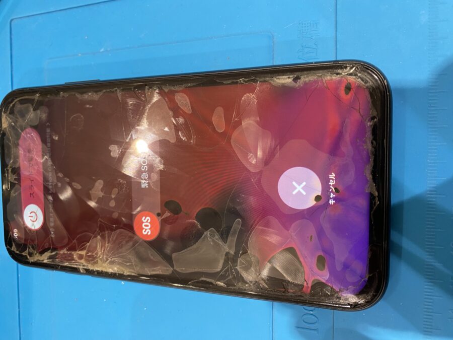 液晶漏れを起こしたiPhone11(アイフォンイレブン)宮城野区よりお持ち込み頂きました!