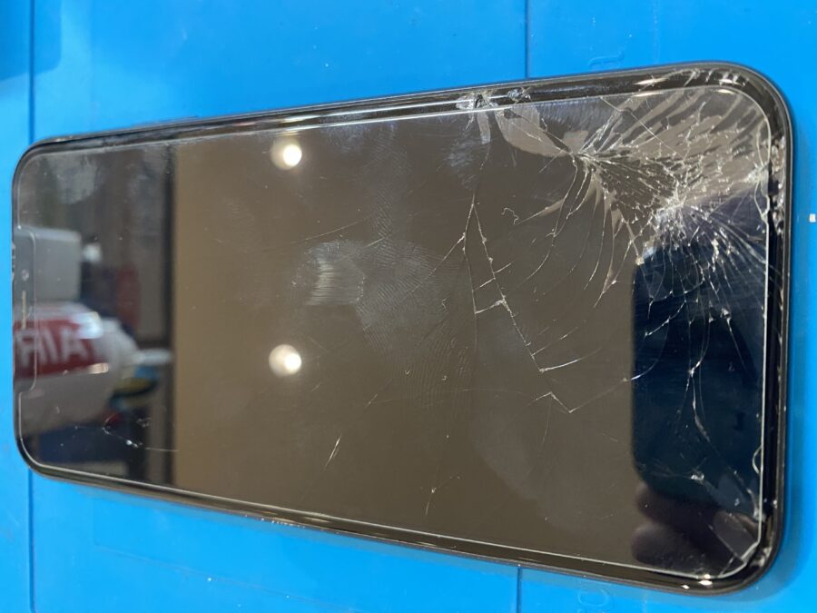 青葉区より画面の割れたPhoneXR(アイフォンテンアール)お持ち込み頂きました!【スマホ修理工房仙台PARCO2店】
