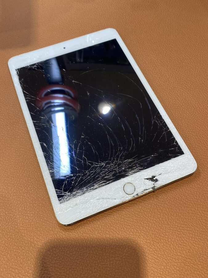 損傷のかなり激しいiPadmini(アイパッドミニ)3世代の修理を行いました!【スマホ修理工房仙台PARCO2店】