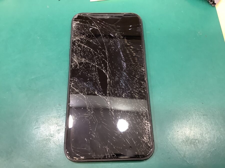 【画面交換修理】茅ヶ崎市からお越しのお客様より、iPhone11(アイフォン11)をお持ち込みいただきました！