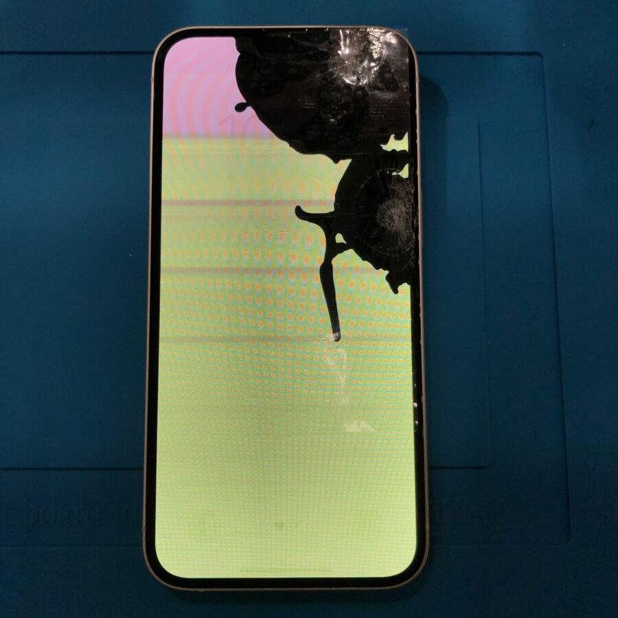 iPhone14の画面割れ・液晶破損修理なら、データそのまま・即日修理の【スマホ修理工房 池袋P'パルコ本店】