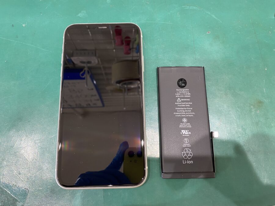 江東区西大島、亀戸近くのスマホ修理店！iPhone11(アイフォン)電池の減りが早い。そんな時は当店にお任せ！