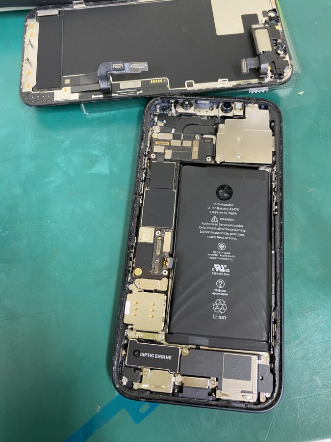 江東区西大島、亀戸近くのスマホ修理店！iPhone12(アイフォン)電源がつかない。バッテリー交換なら当店にお任せくださ！