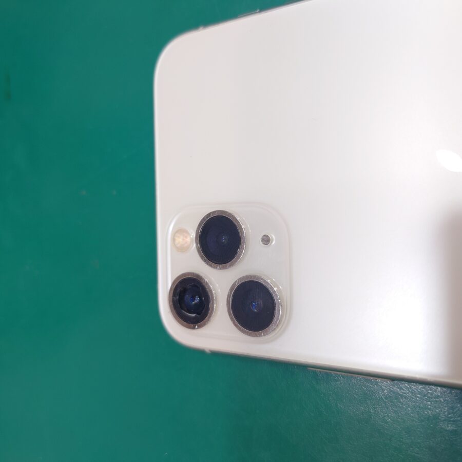 【カメラレンズ修理】藤沢市からお越しのお客様より、iPhone11Pro(アイフォン11Pro)をお持ち込みいただきました！
