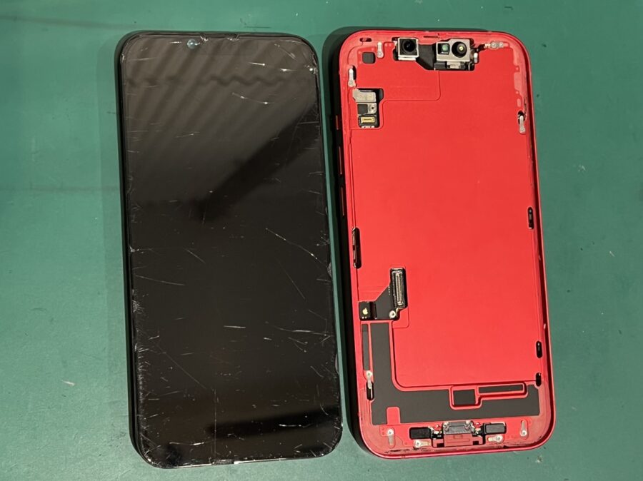 階段から落として液晶画面に何も映らなくなったiPhone14（アイフォン）も、スマホ修理工房渋谷店なら30分で修理完了♪