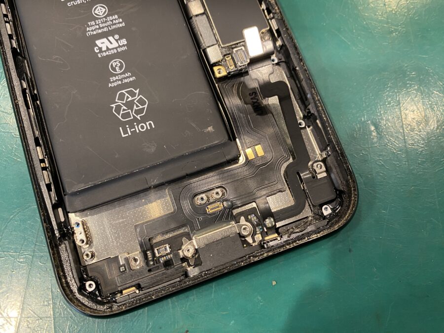 iPhone XR(アイフォン)ですが充電がおかしくて。 - 即日修理のスマホ修理工房ペリエ千葉店へ！