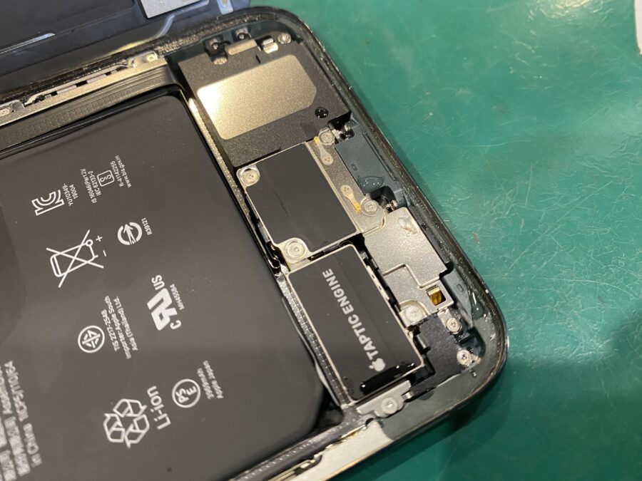 iPhone 11 ProMax(アイフォン)ですが水がかかってしまいました。 - 即日修理のスマホ修理工房ペリエ千葉店へ