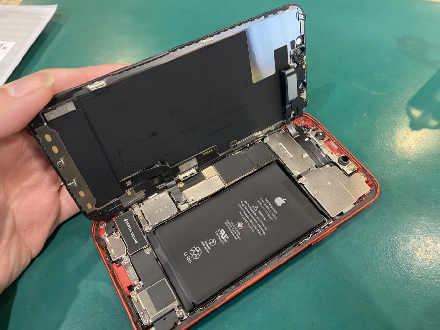 iPhone 12(アイフォン)のバッテリー交換依頼です！ - 即日修理のスマホ修理工房ペリエ千葉店へ！