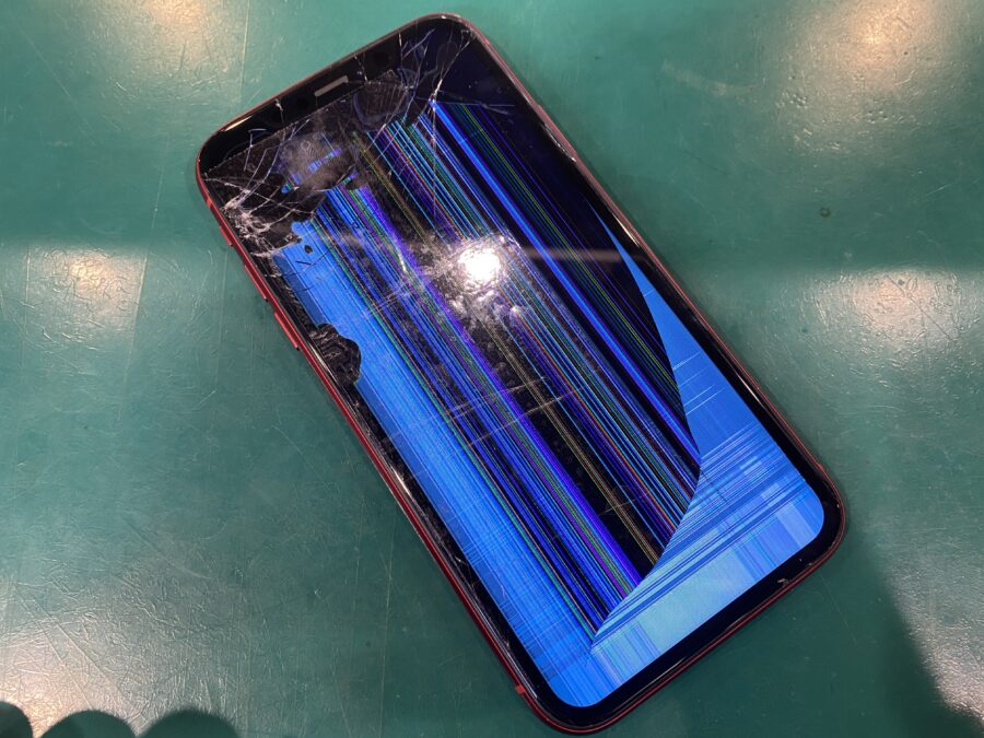 iPhone XR(アイフォン)ですが液晶破損しちゃって… - 即日修理のスマホ修理工房ペリエ千葉店へ！