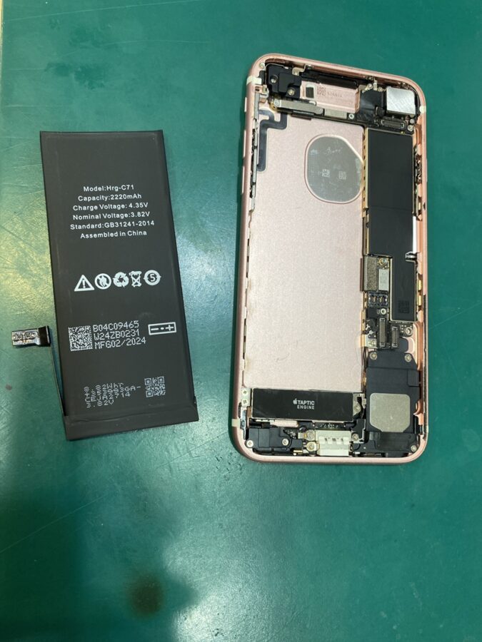 【バッテリー交換修理】茅ヶ崎市からお越しのお客様より、iPhone7(アイフォン7)をお持ち込みいただきました！【iPhone修
