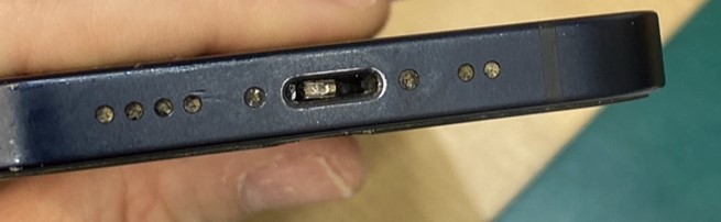 【充電口クリーニング】茅ヶ崎市からお越しのお客様より、iPhone12mini(アイフォン12mini)をお持ち込みいただきまし