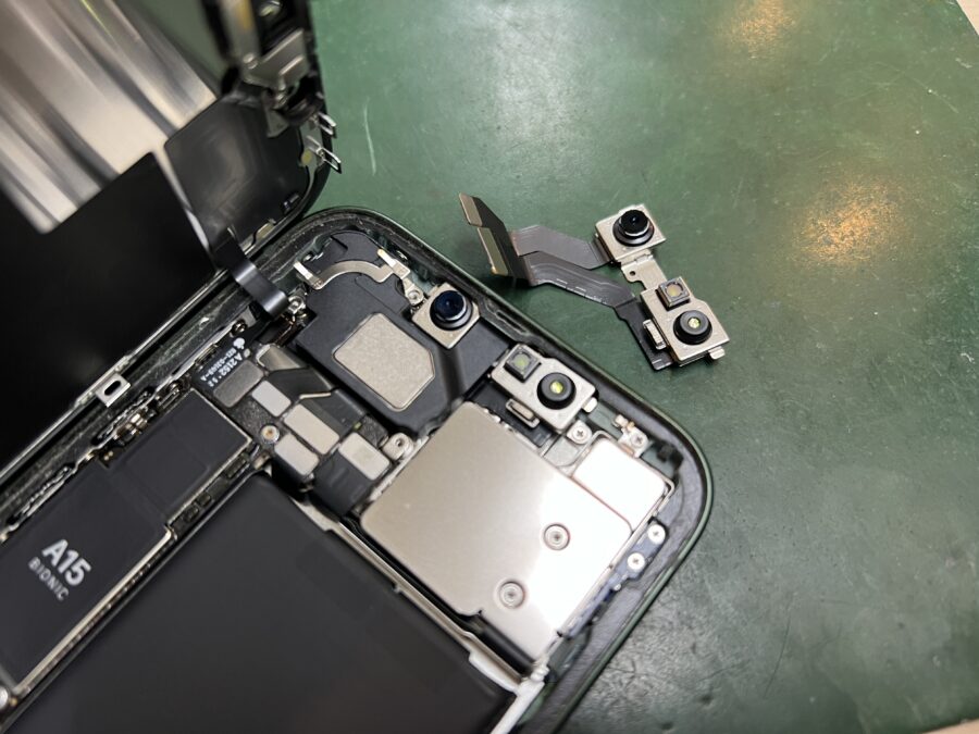 iPhone13フロントカメラ修理のご依頼でした！