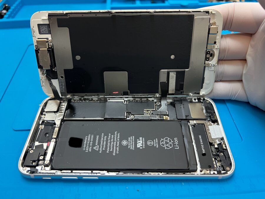 iPhone8水没復旧修理のご依頼でした！