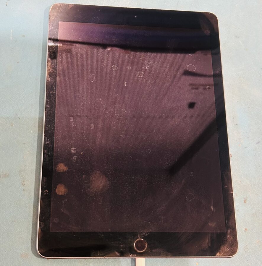 iPadPro9.7（アイパッドプロ9.7）バッテリー交換修理をスマホ修理工房渋谷マグネット店へ