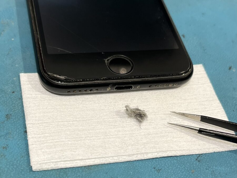 ケーブルが奥まで挿さらない？充電できなくなったiPhoneSE2（アイフォンSE第2世代）修理なら、スマホ修理工房渋谷店