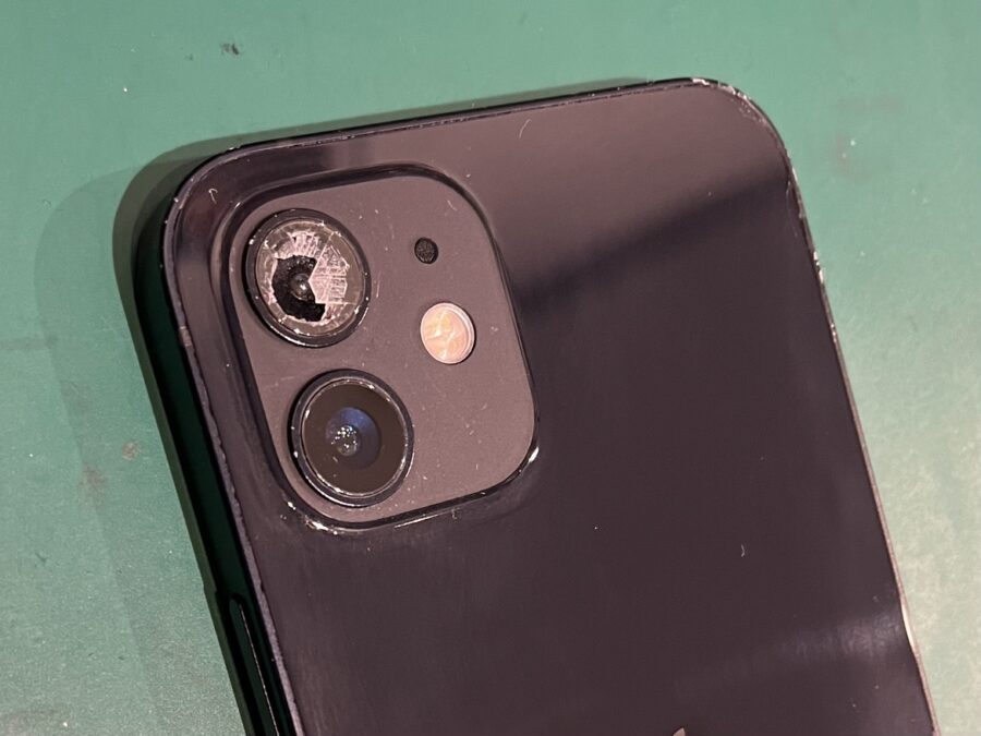 iPhone12（アイフォン）のカメラレンズが割れて、キレイに映らない…！スマホ修理工房渋谷店なら、即日修理で対応可能！