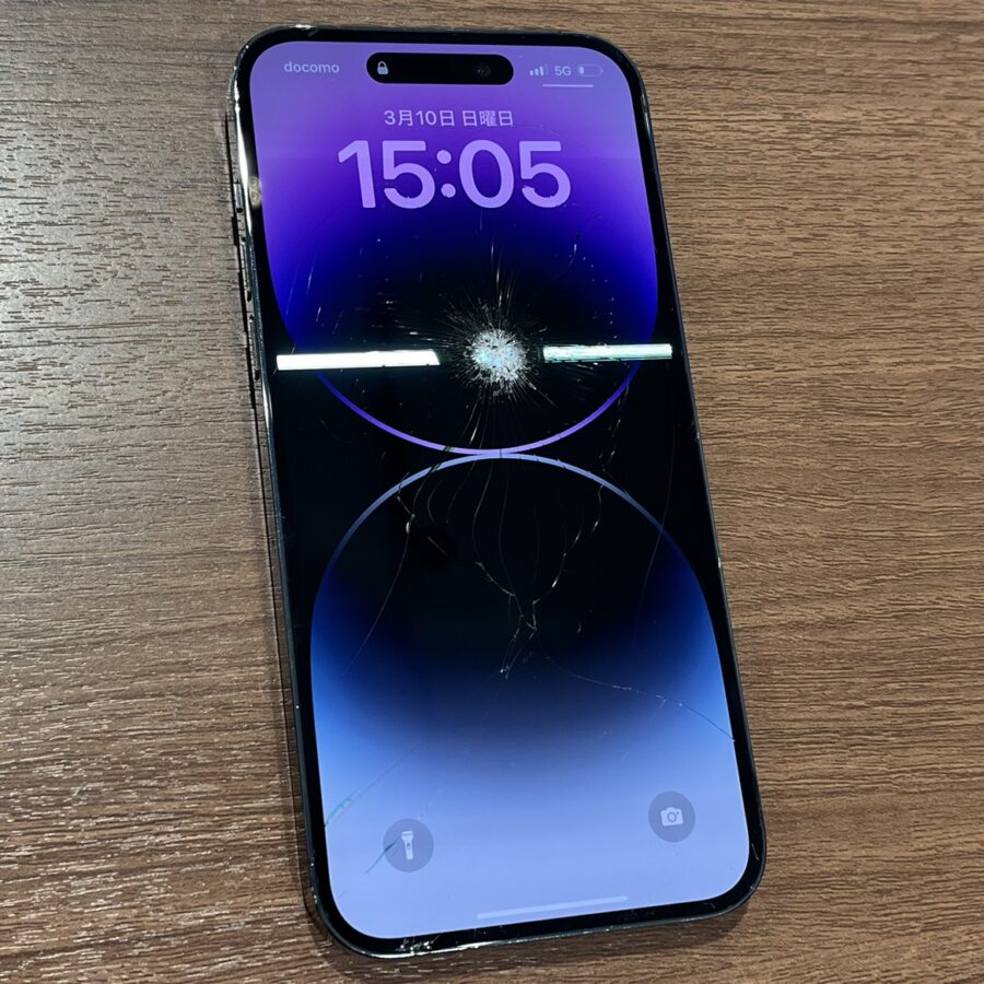 画面が割れて、液晶に線が入ったiPhone14ProMax（アイフォン）。。スマホ修理工房渋谷店なら即日修理でキレイに元戻す