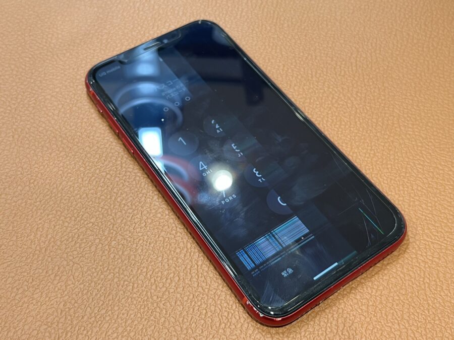 液晶が半分映らなくなってしまったiPhoneXR（アイフォンテンアール）の修理を行いました!