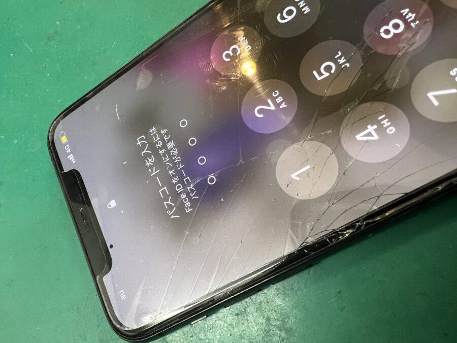 iPhone11ProMax 液晶画面交換修理のご依頼でした！