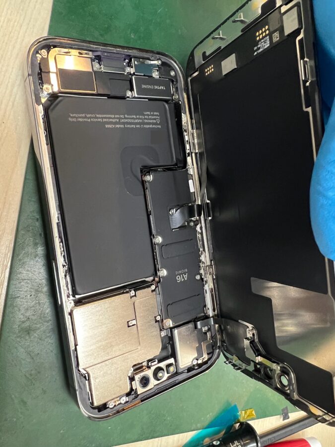 iPhone14ProMax バッテリー交換修理のご依頼でした！