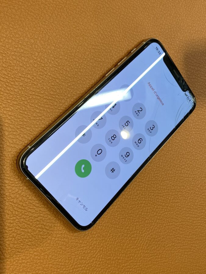 液晶不良と画面割れが起きているiPhone11pro(アイフォンイレブンプロ)修理を行いました