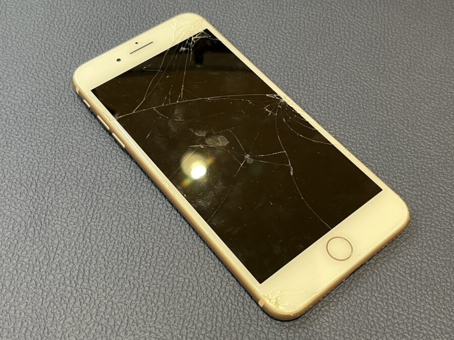 ガラスの割れたiPhone8plus(アイフォンエイトプラス)パネル交換を行いました！【スマホ修理工房仙台PARCO2店】