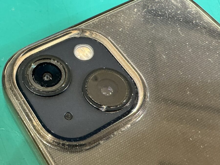 iPhone13のカメラレンズ割れ修理なら当店にお任せください！【スマホ修理工房新宿PePe店】
