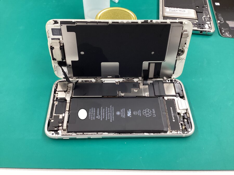 iphone８ (アイフォン）バッテリー交換　電池交換　スマホ修理工房　青葉通店