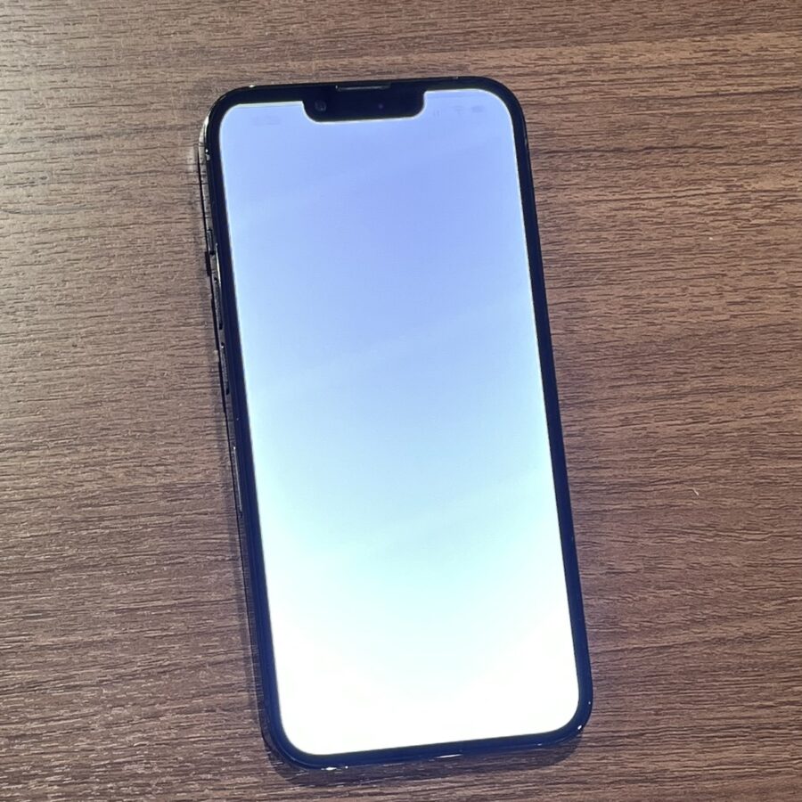 iPhone13pro（アイフォン13プロ）の画面割れ　液晶修理ならデータそのまま、即日修理の「スマホ修理工房渋谷店」へ！