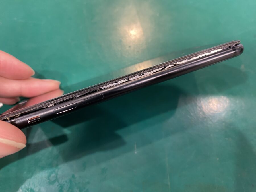 iPhone 7の側面が浮いてきたんですがこれって…？ - 即日修理のスマホ修理工房ペリエ千葉店へ！