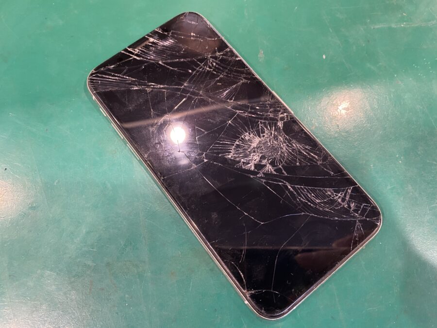 iPhone XSを水に落としてしまいました。 - 即日修理のスマホ修理工房ペリエ千葉店へ！
