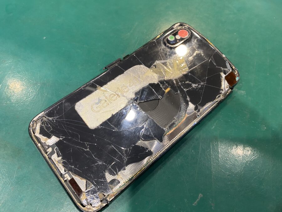 iPhone 8のバックパネル交換を行いました！ - 即日修理のスマホ修理工房ペリエ千葉店へ！