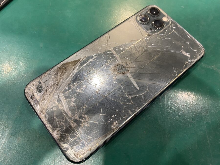 iPhone 11 Pro Max(アイフォン)の修理を承りました！- 即日修理のスマホ修理工房ペリエ千葉店へ！