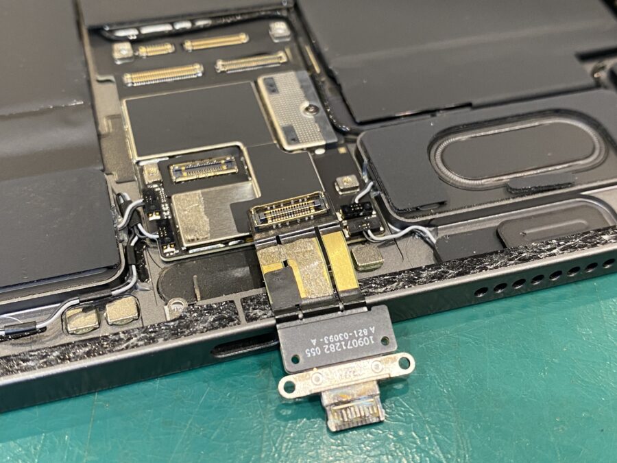 iPad Pro 11 inch 第3世代(アイパッド)の修理を承りました！- 即日修理のスマホ修理工房ペリエ千葉店へ！