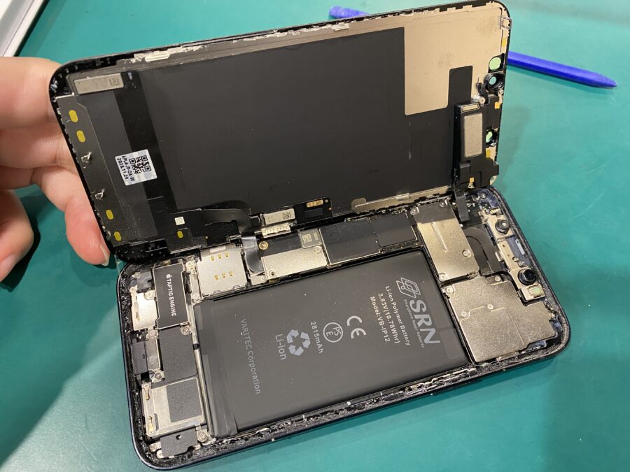 iPhone 12(アイフォン)を落としてしまい画面が映らなくなった - 即日修理のスマホ修理工房ペリエ千葉店へ！