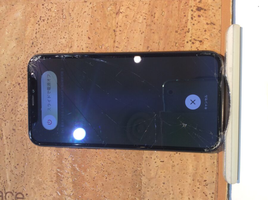 iPhone11Pro(アイフォン11プロ)落としてしまい画面が割れた…当日中に直したい！( ;∀;)