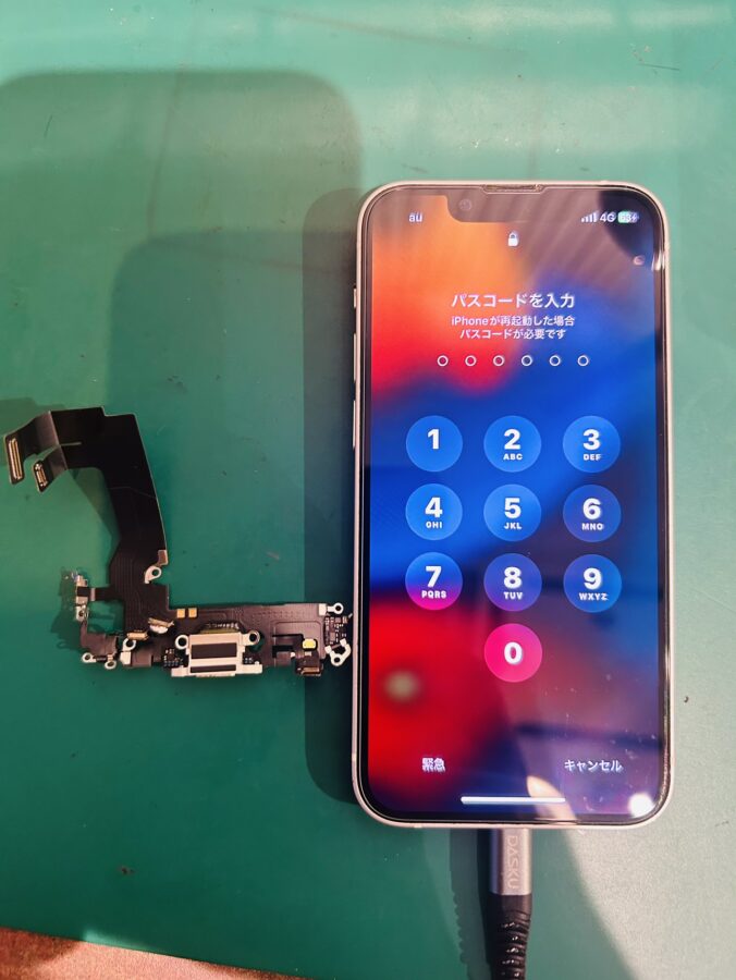 iPhone12のドックコネクター交換修理ならデータそのまま、即日修理で対応できるスマホ修理工房渋谷店へ