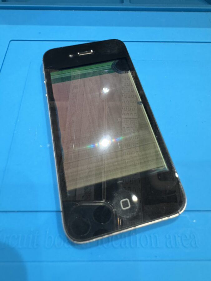 古い機種でも修理できます！！！ iPhone4sの画面交換は、データそのまま・即日修理対応の「スマホ修理工房池袋P'パルコ本店」